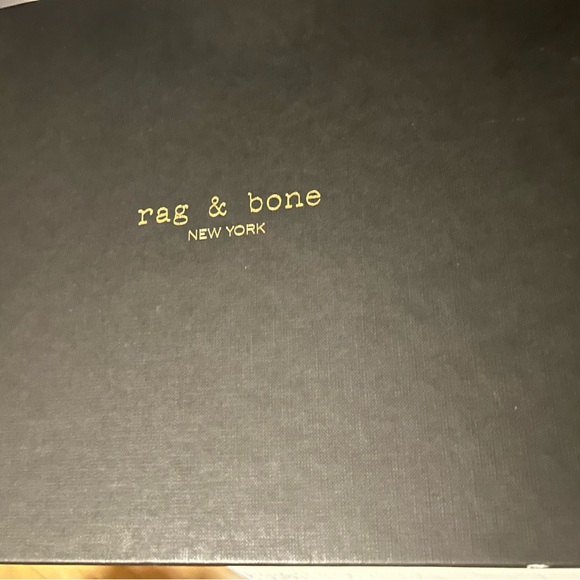 Gorgeous red rag n bone ankle boots with zipper on side - Picture 13 of 15